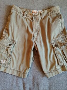 Signature Levi Strauss Cargo Shorts Men 32 Green 8 Pockets Outdoor Casual 10.5”